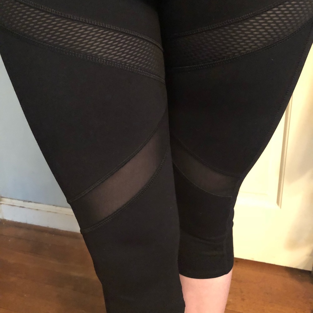 Black mesh panel capris